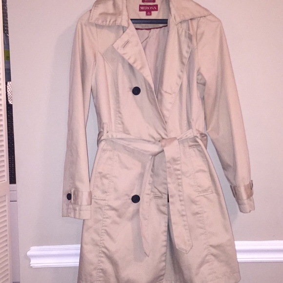 Gently used trench coat - Picture 3 of 4